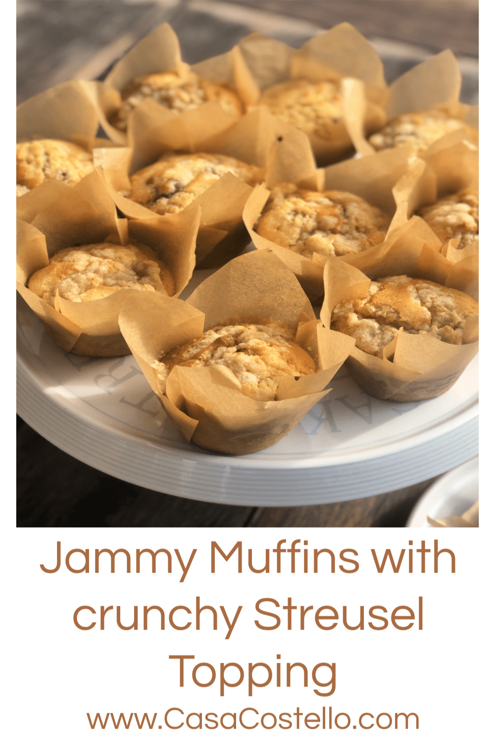 Jammy muffins with crunchy streusel on top